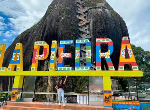 small_Pasadia_Guatape_y_piedra_del_penol_1_a9b6e3833a.webp